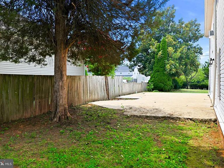 8916 Rugby Rd — Photo 95