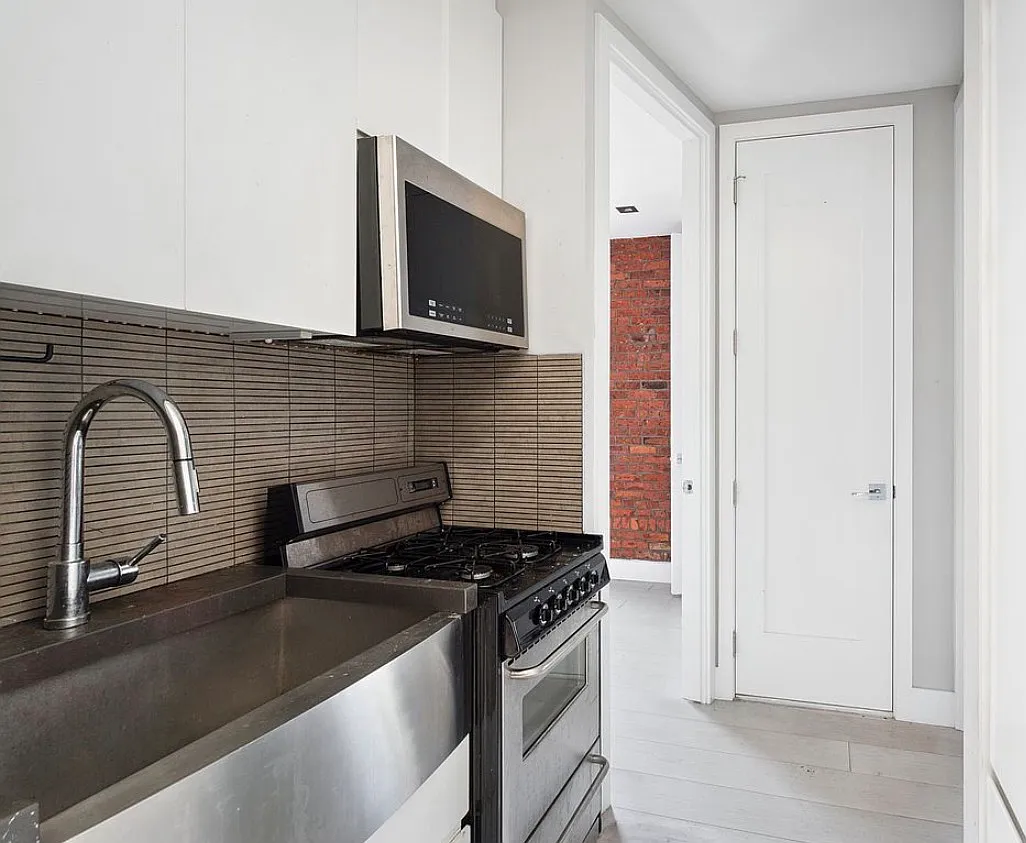 459 West 50th Street — Photo 2