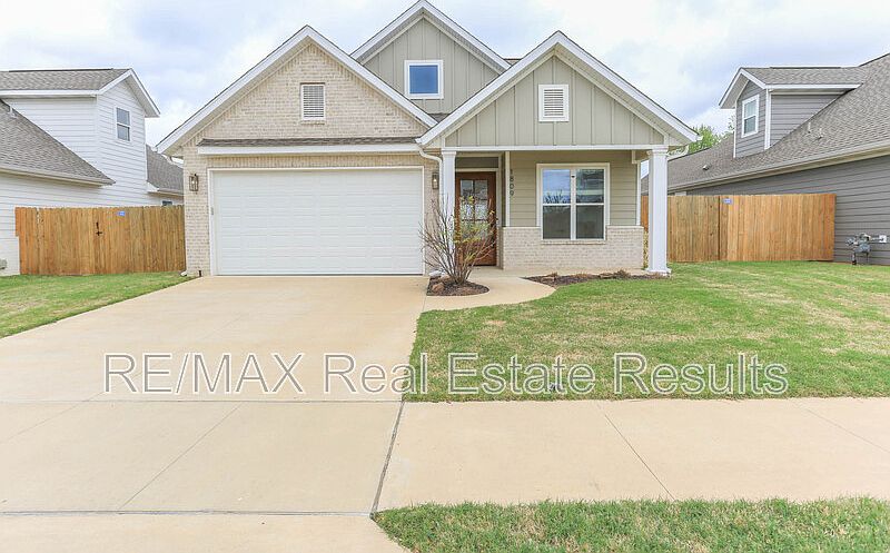 1st image of 1809 W Saddlebrook Ln