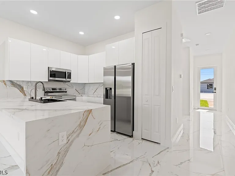 430 Petite Ave — Photo 17