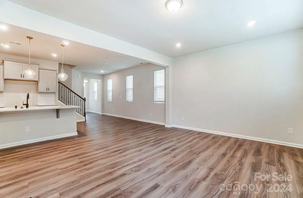 3 bed, 2002 sqft, $2,800 — Photo 4