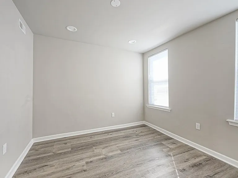 1910 Pierce St — Photo 14