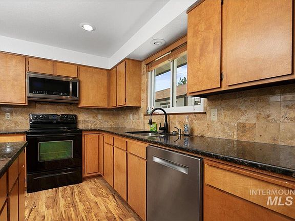 3rd image of 8949 W Brekenridge Dr