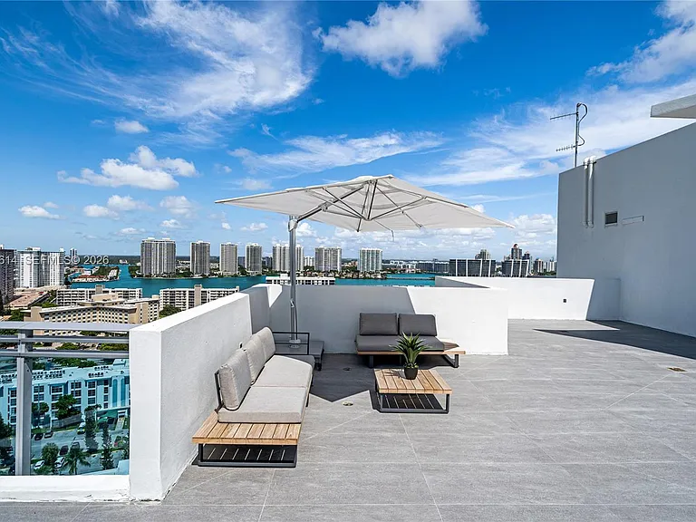 17550 Collins Ave #Penthouse 1 — Photo 8