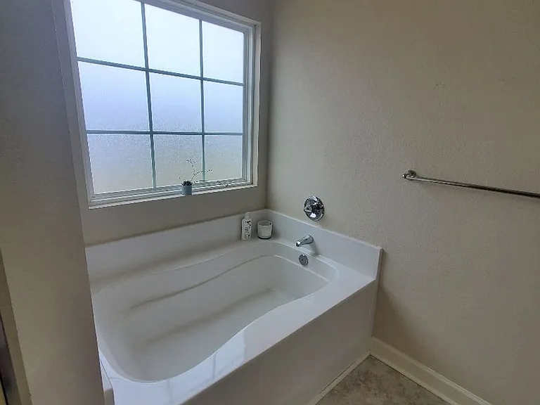 102 Stedman Ln W — Photo 14