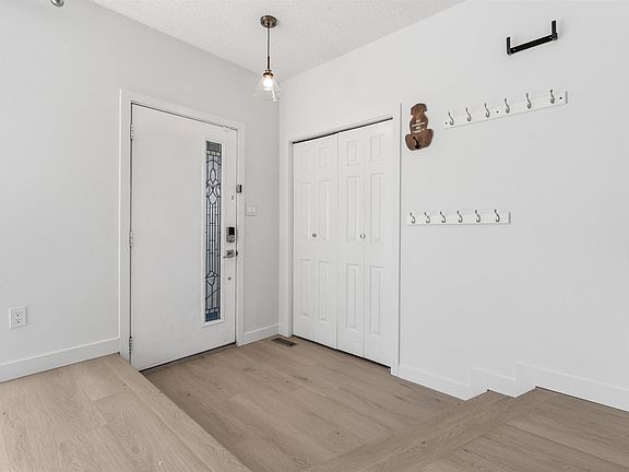 3rd image of 10612 10th Ave NW