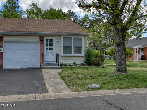 8 Hamilton Lane #B, Whiting, NJ 08759