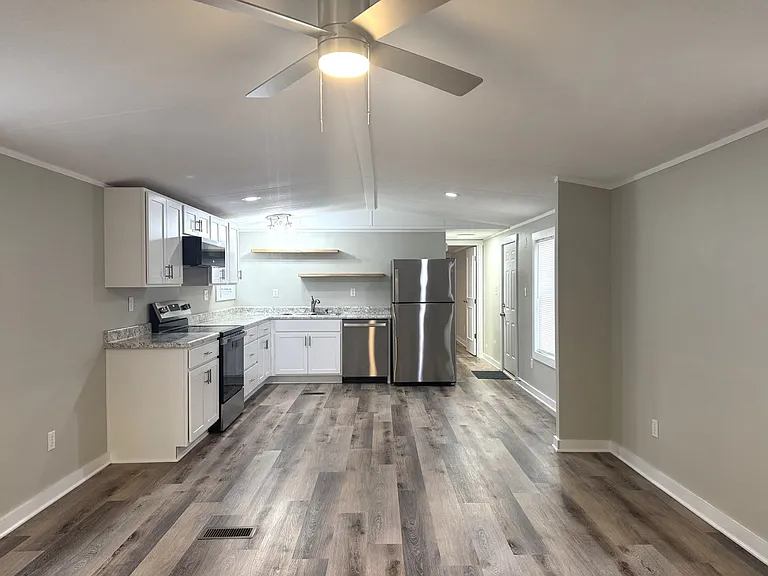 198 Trout St — Photo 5