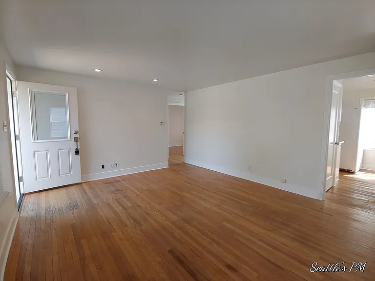 7510 34th Ave SW — Photo 2