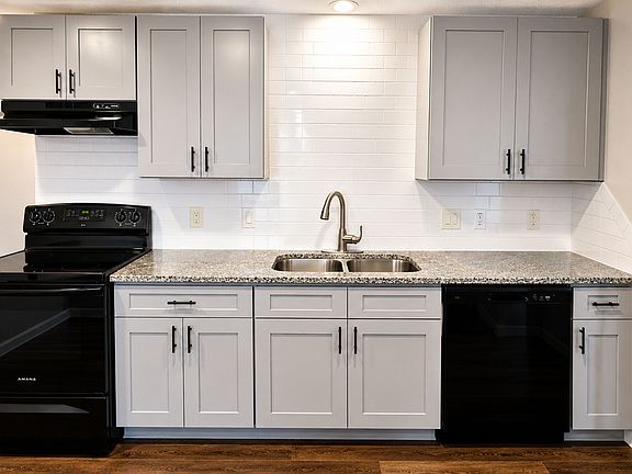5th image of 9 Carol Ct #B