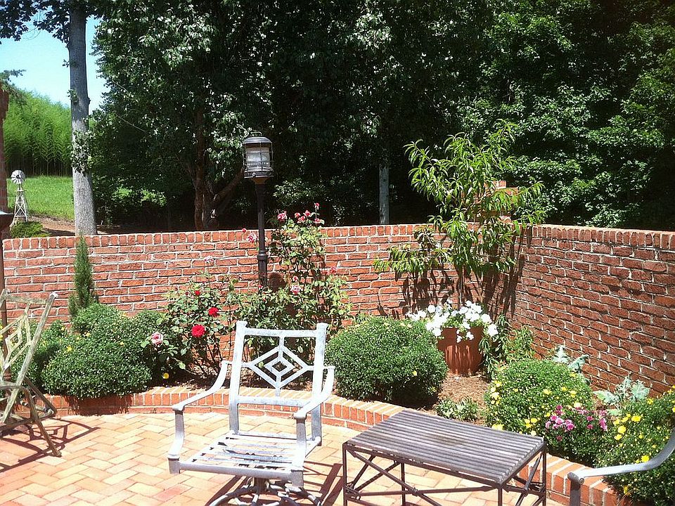 1st image of 22 Woodvalley Ct
