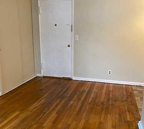 3rd image of 410 Park Pl APT 1J