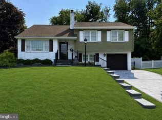 412 Parkview Dr, Mount Holly, NJ 08060