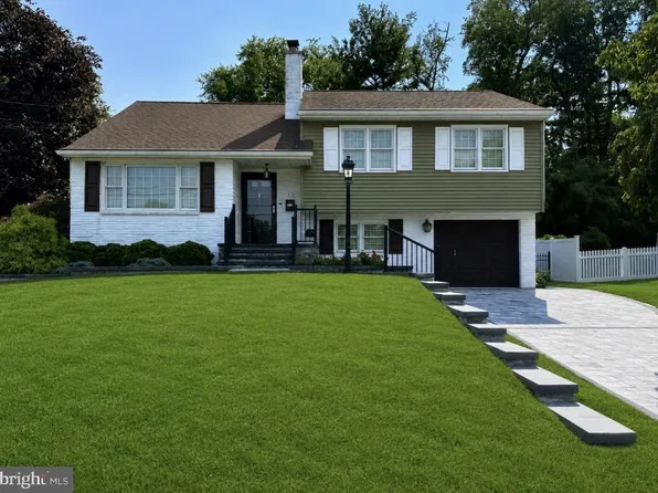 412 Parkview Dr, Mount Holly, NJ 08060