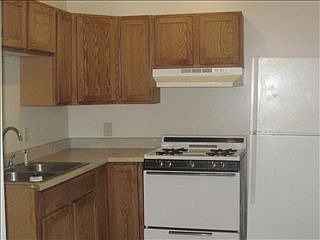 4th image of 102 Jewett St