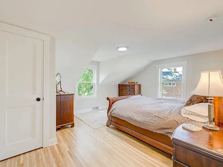 2531 Maple Ln W — Photo 16