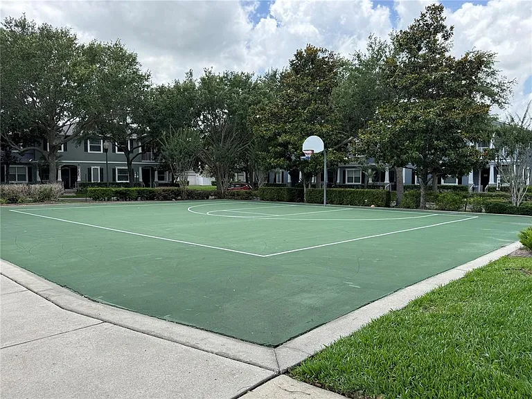 6811 Helmsley Cir — Photo 33