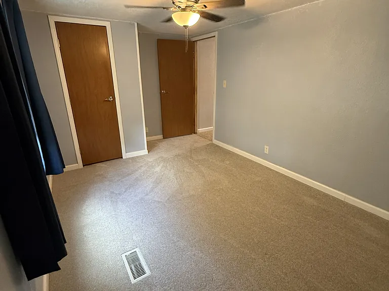502 N H St — Photo 11