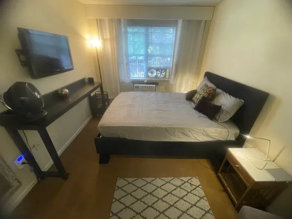 841 Courtlandt Avenue image 8 of 12