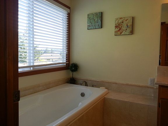 3rd image of 2201 179th Ave NE