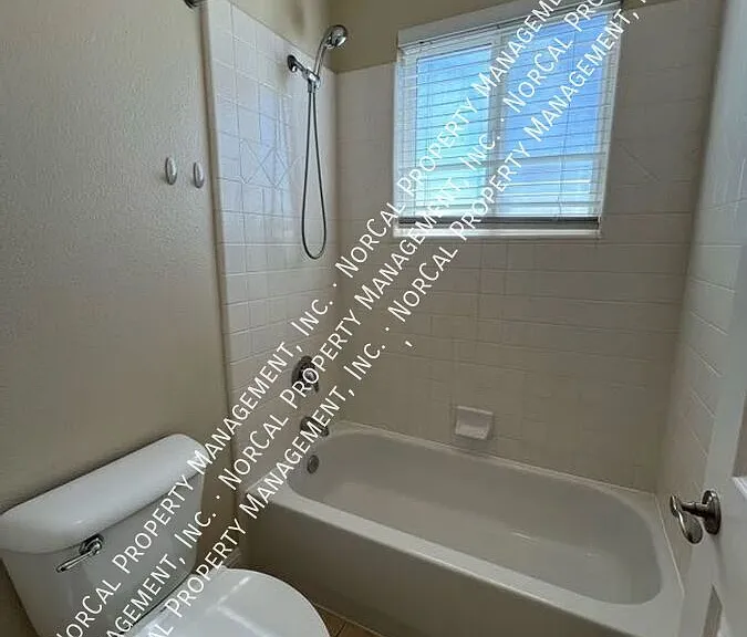 18525 Serra Ct — Photo 25