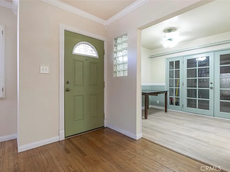 10706 Rhodesia Ave — Photo 4