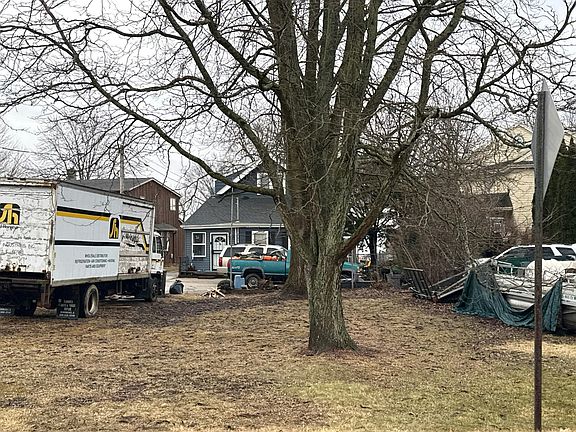 2nd image of 25401 W Loomis Rd