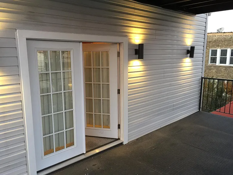 2035 N Avers Ave #2 — Photo 4