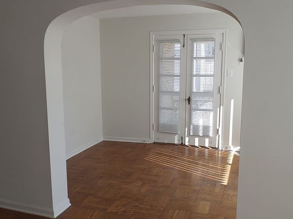 2nd image of 2217-2229 Victory Pkwy #B1