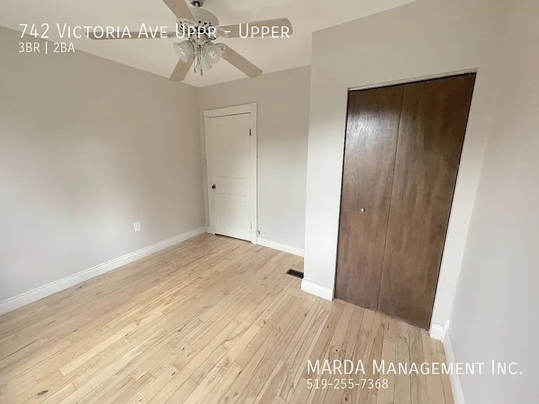 742 Victoria Ave #UPPER — Photo 9