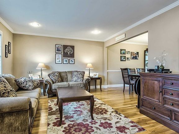 3rd image of 186 Evergreen Ave
