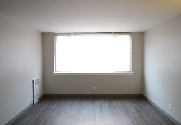 3rd image of 1671 N Prospect Ave APT 206