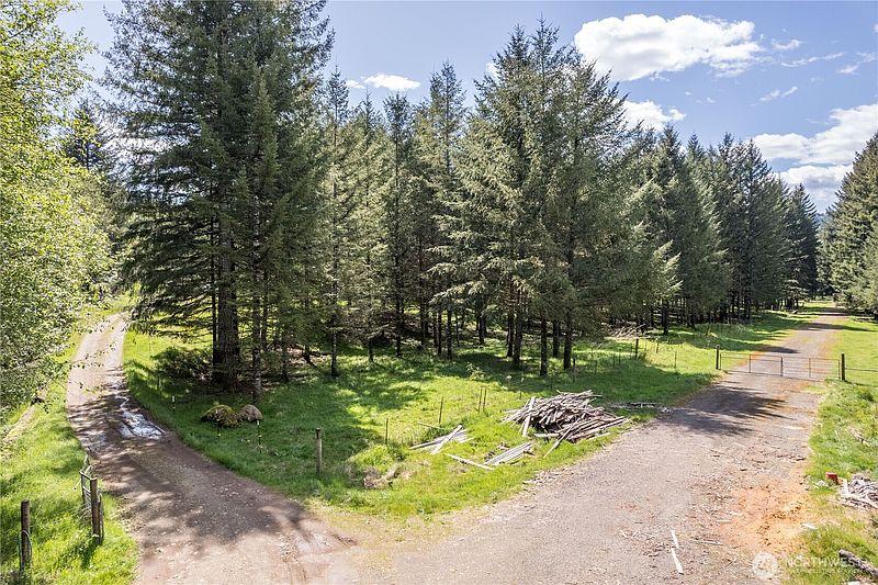 4th image of 171 Sugarpine Road