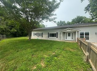 997 S Field Farm Rd, Saint Clair, MO 63077