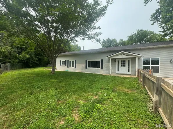 997 S Field Farm Rd, Saint Clair, MO 63077