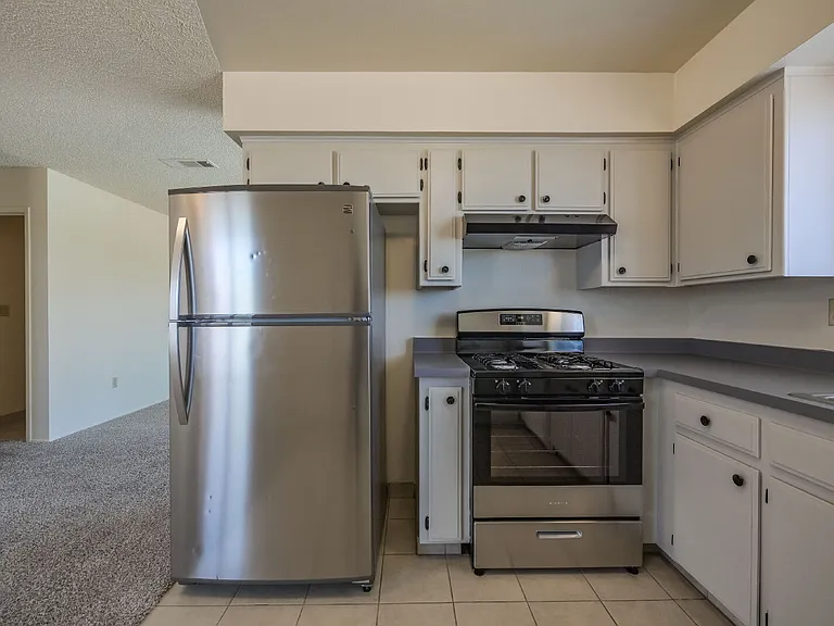 1021 W Perdew Ave — Photo 12