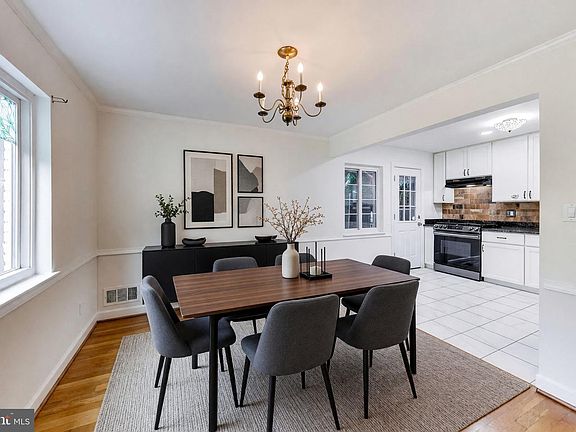 3rd image of 5796 Carlyle St