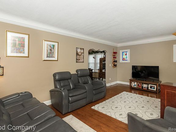 4th image of 559 E Harry Ave