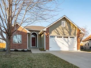 1304 S Pin Oak Cir, Ottawa, KS 66067