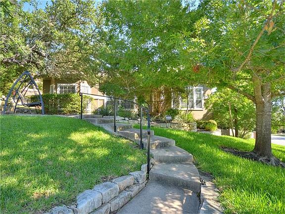 3rd image of 724 Golf Crest Ln