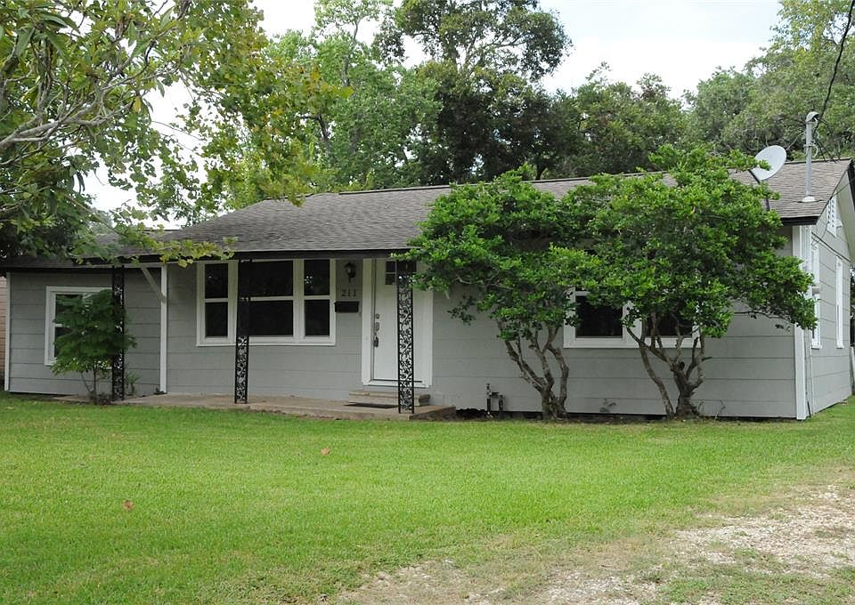 1st image of 211 N Shady Oaks St