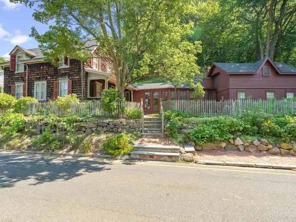 157 E Broadway, Roslyn, NY 11576