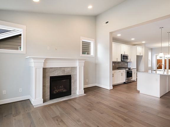 4th image of 3641 Oakwood St SE