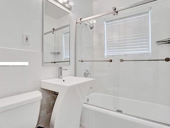 5th image of 8201 Byron Ave #15