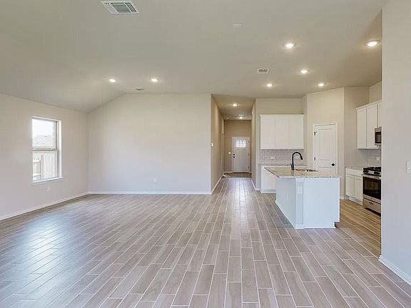 3rd image of 161 Hackberry Ln