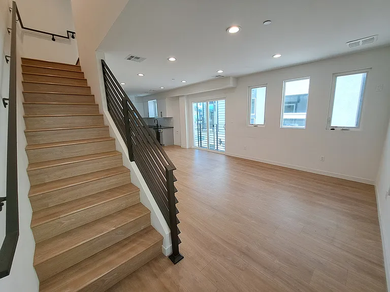 5631 Whitnall Hwy #1/2 — Photo 22