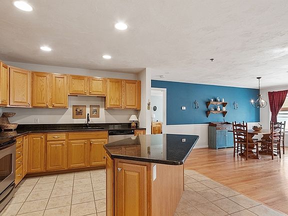 4th image of 216 Reservoir St #204