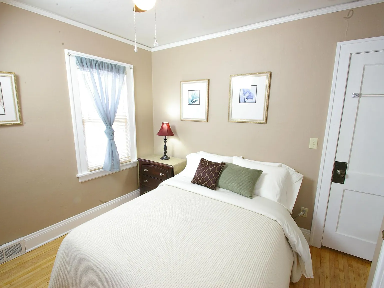 705 Sherwood Ave — Photo 2