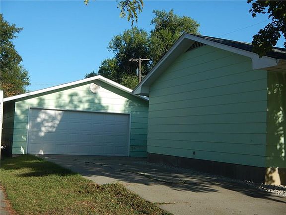 3rd image of 1115 23rd St W