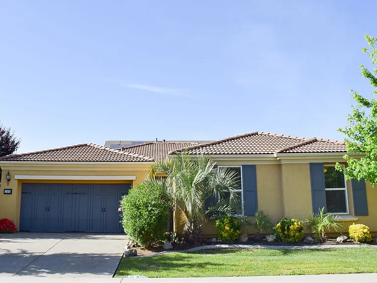 1378 Seymour Cir — Photo 1